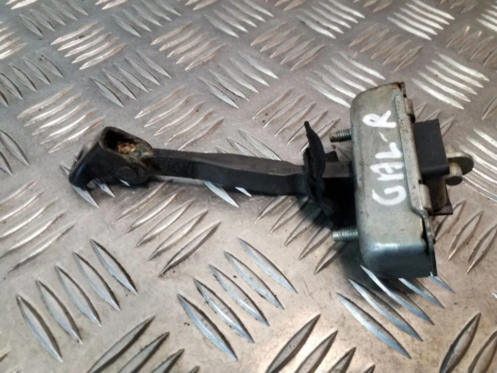Tagaukse avamispiiraja – Toyota Land Cruiser (J120) (2002-2009)