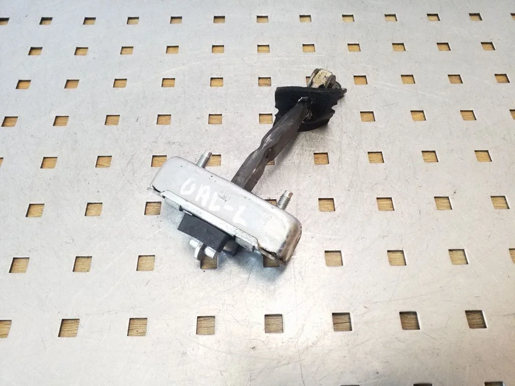 Tagaukse avamispiiraja – Toyota Land Cruiser (J120) (2002-2009)