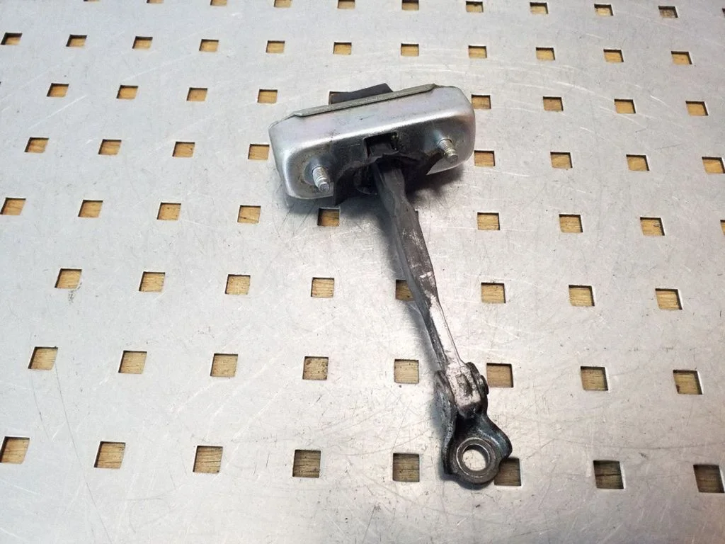 Tagaukse avamispiiraja – Toyota Land Cruiser (J120) (2002-2009)
