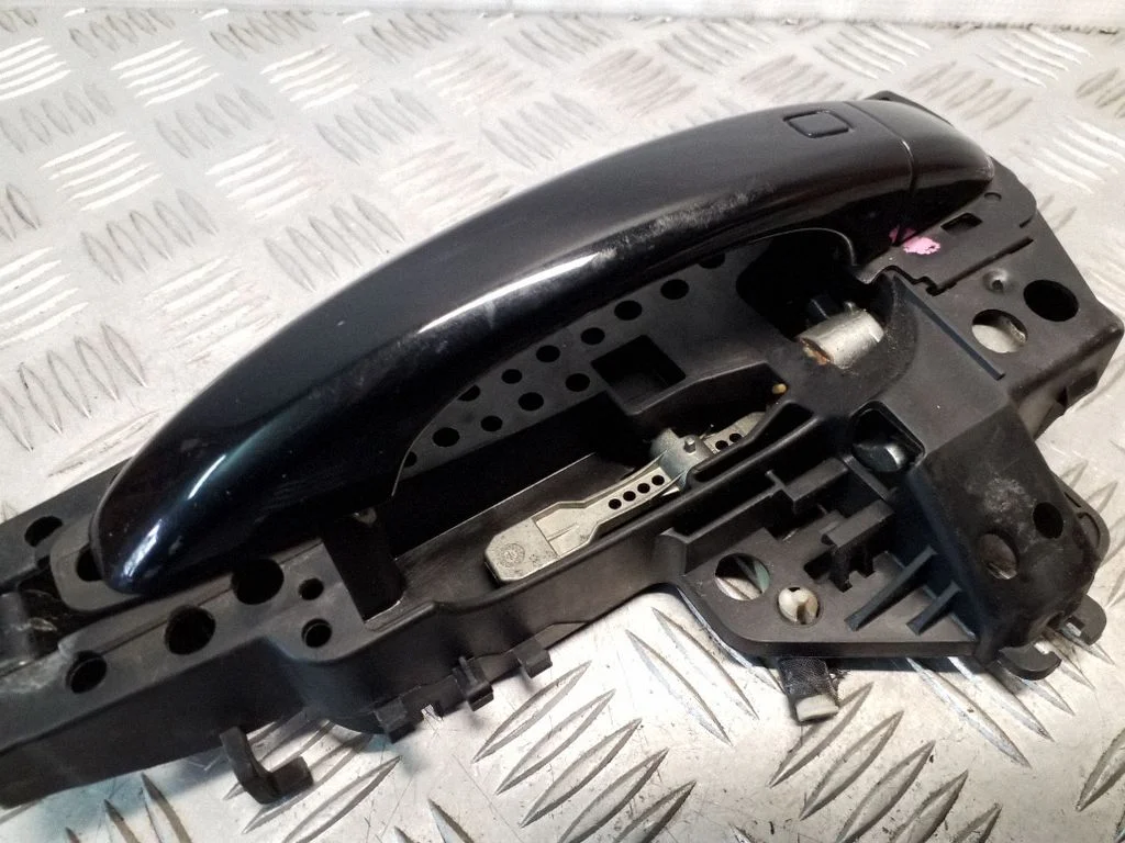 Tagaukse välimine käepide 8T01837885