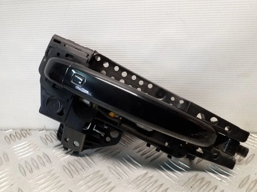 Tagaukse välimine käepide 8T0837886B
