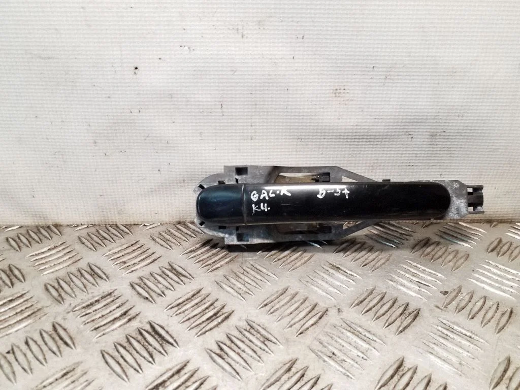 Aizmugurējo durvju ārējais atvēršanas rokturis 3B0837885D