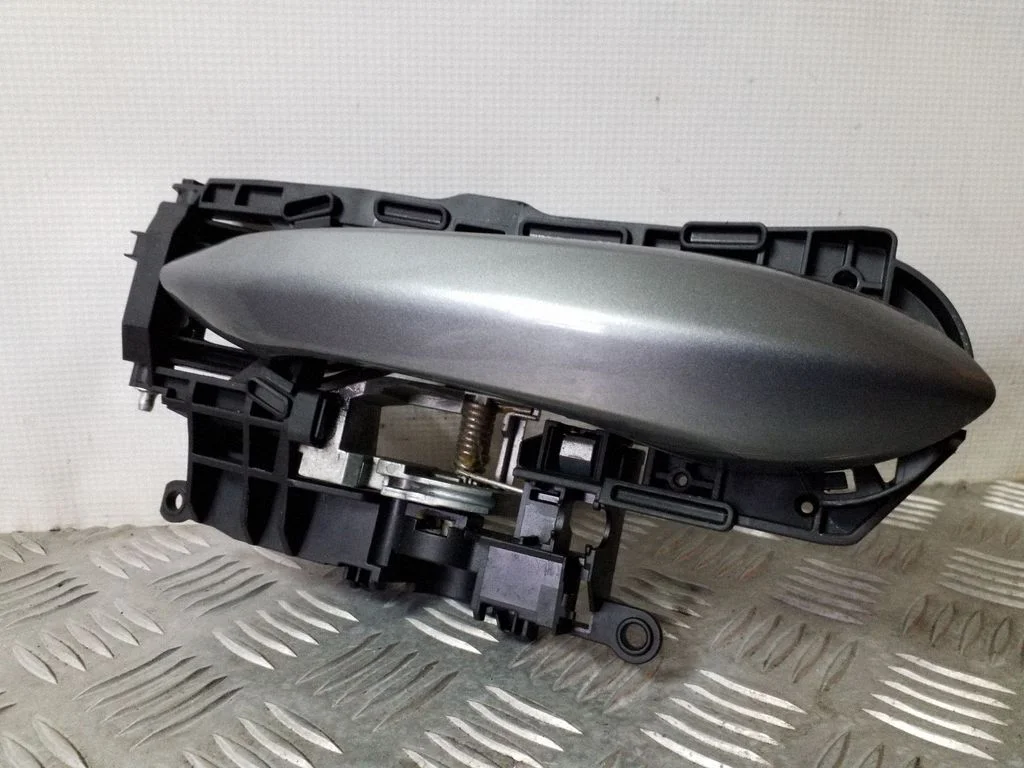Klamka zewnętrzna drzwi tylnych – BMW Seria 5 F10 F11 (2009-2016)