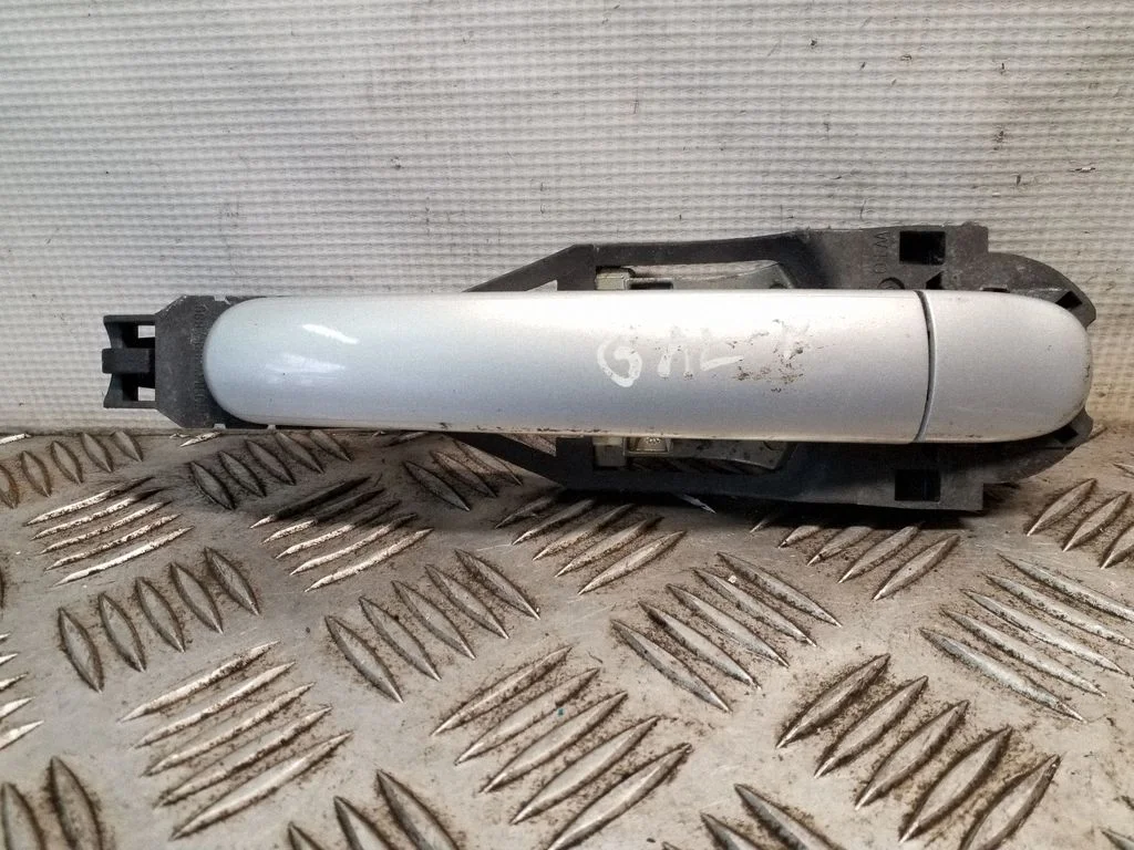 Rear door exterior handle – Volkswagen Passat B5 (1997-2000)