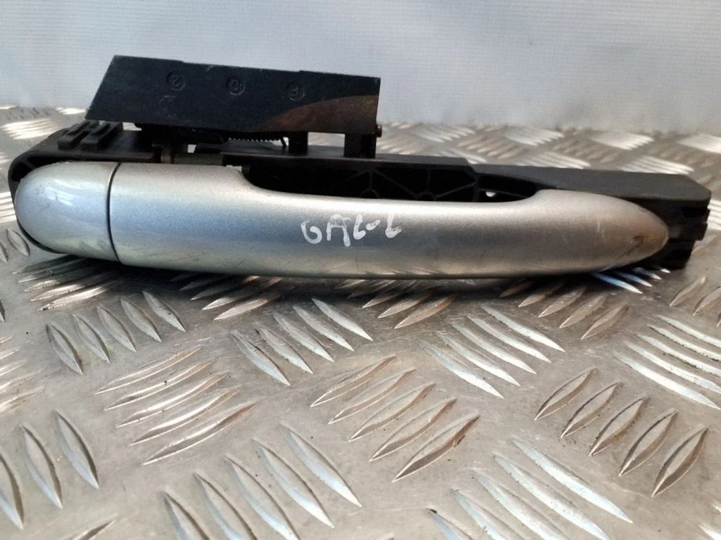 Klamka zewnętrzna drzwi tylnych 80610AV600