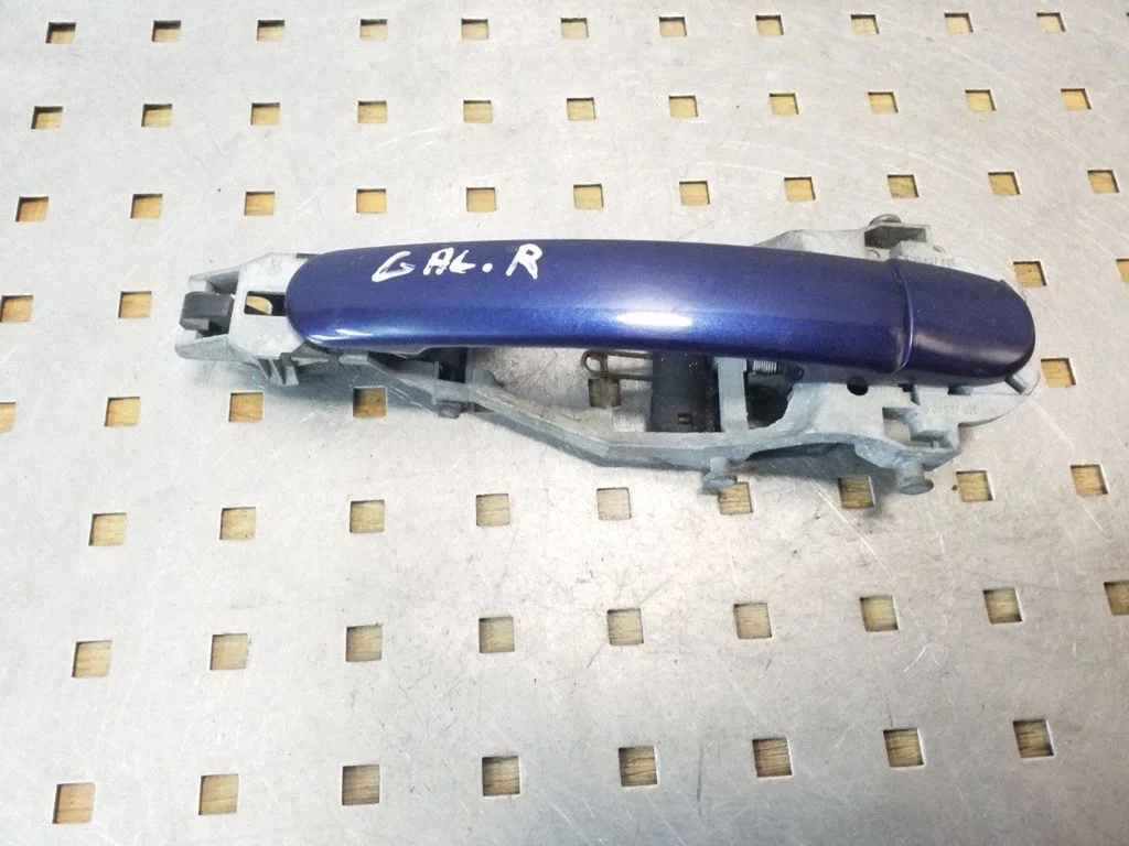 Klamka zewnętrzna drzwi tylnych 5J0837886