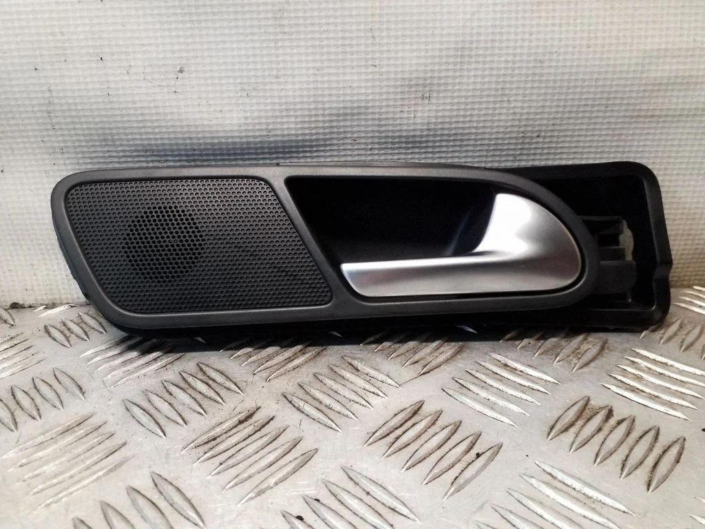 Rear door interior handle – Volkswagen Tiguan (2007-2016)
