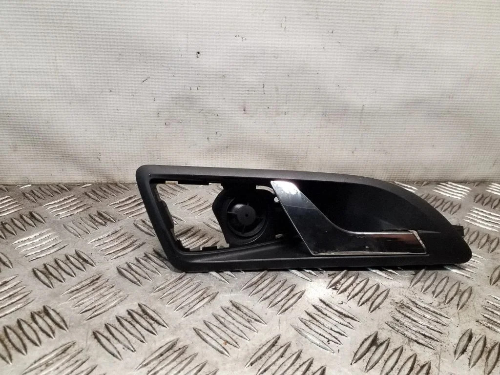 Rear door interior handle – Skoda Octavia Mk2 (1Z) (2004-2013)