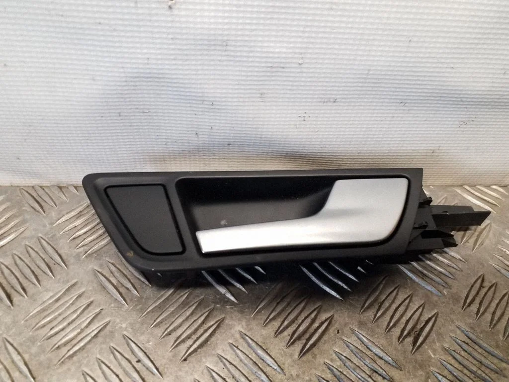 Tagaukse sisemine käepide 8R0839020