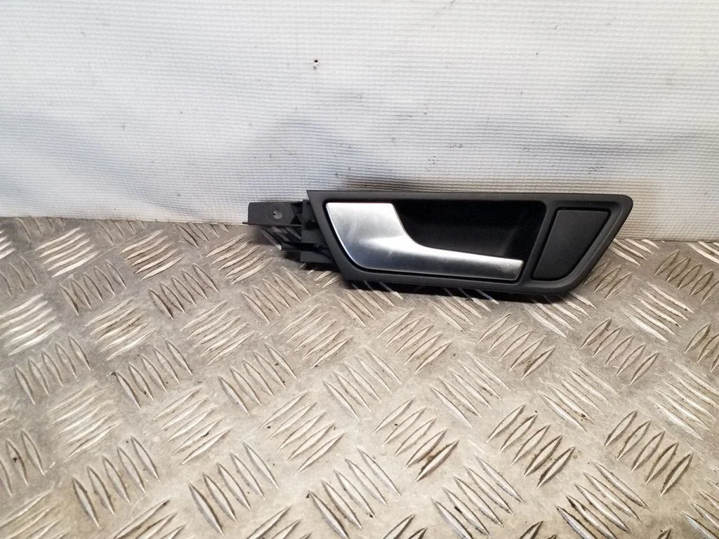 Tagaukse sisemine käepide 8R0839019