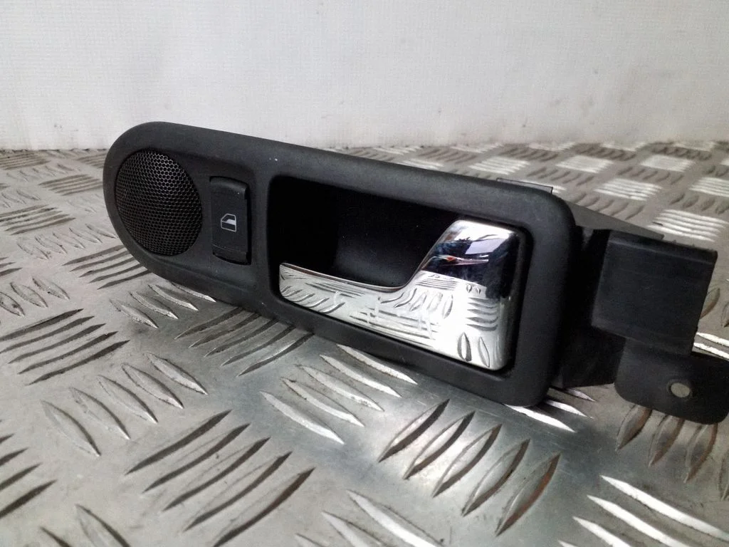Rear door interior handle – Volkswagen Golf IV (1998-2005)