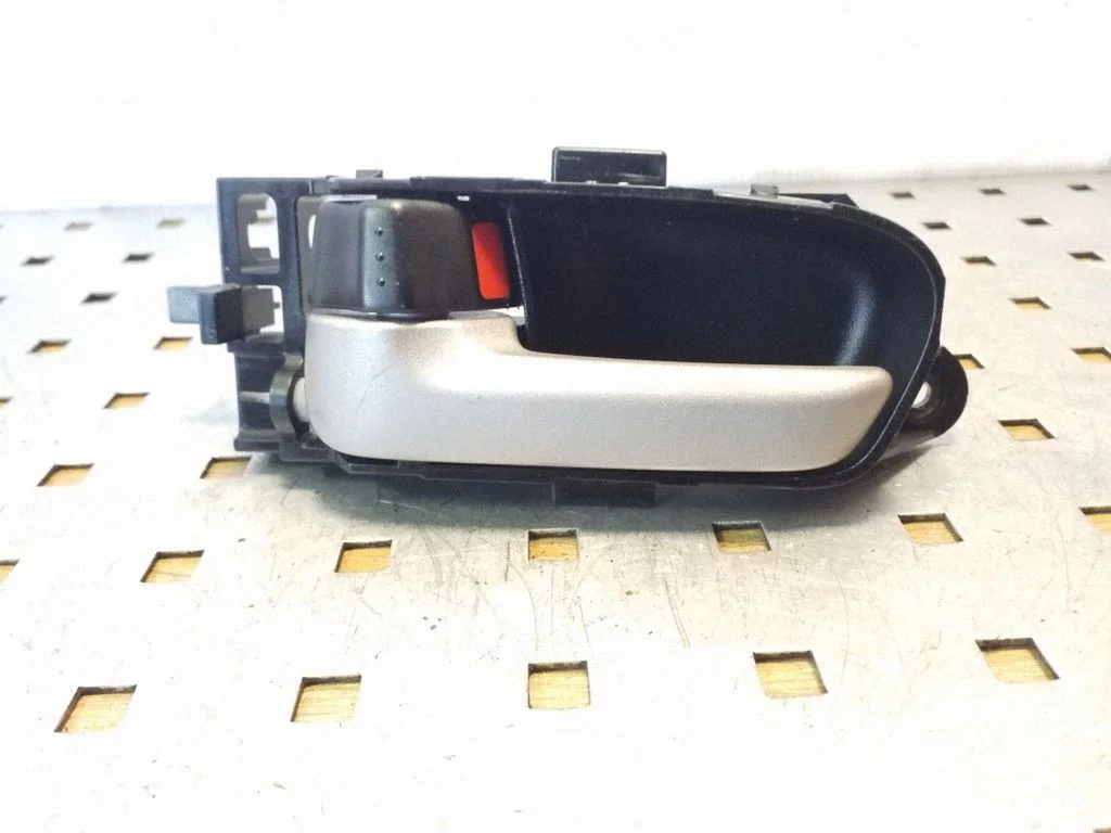 Rear door interior handle – rear left