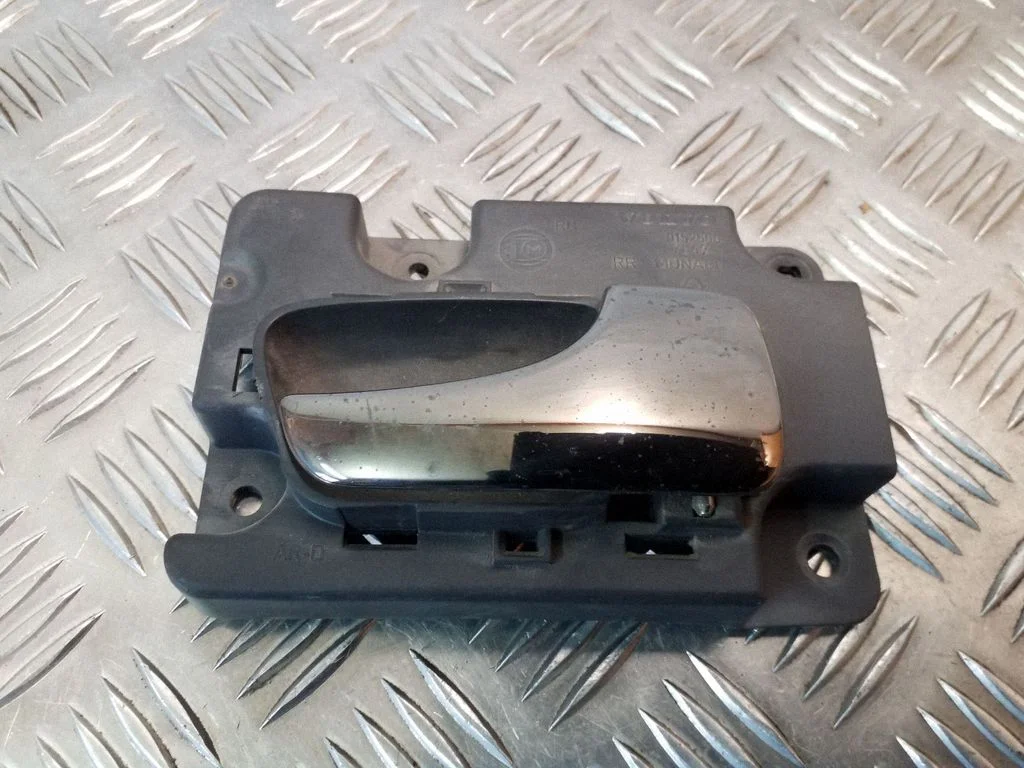 Rear door interior handle 9152500