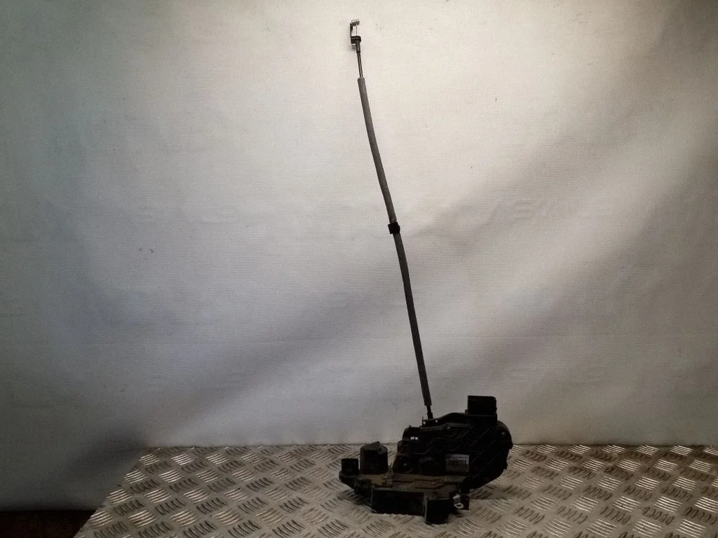 Tagaukse lukk AM2AR26412BB