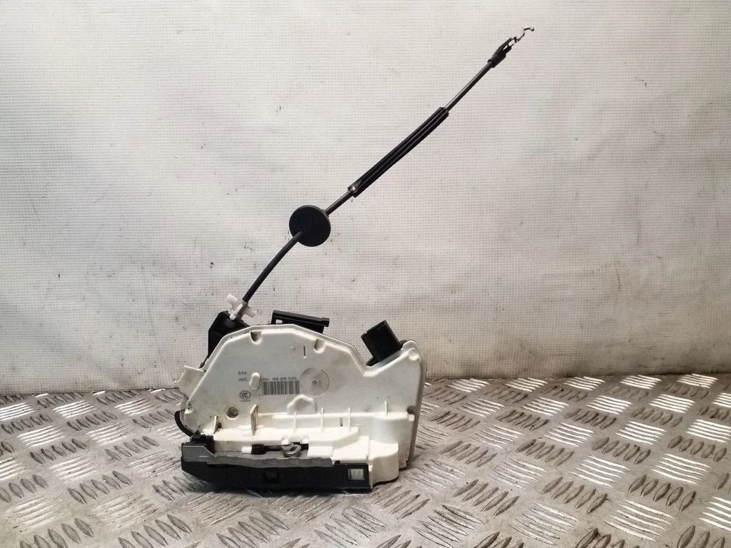 Rear door lock – Volkswagen Tiguan (2007-2016)