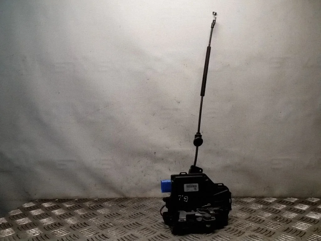 Aizmugurējo durvju slēdzene 7L0839015D
