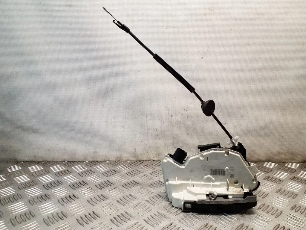 Rear door lock – Volkswagen Tiguan (2007-2016)