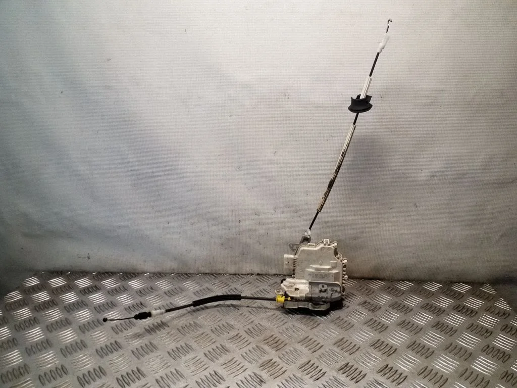 Rear door lock – Audi Q5 SQ5 8R (2008-2017)