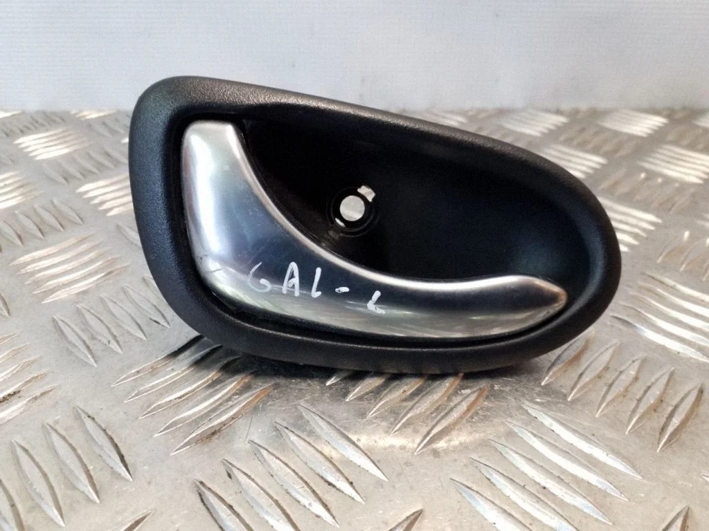 Tagaukse sisemine käepide 82671AV601