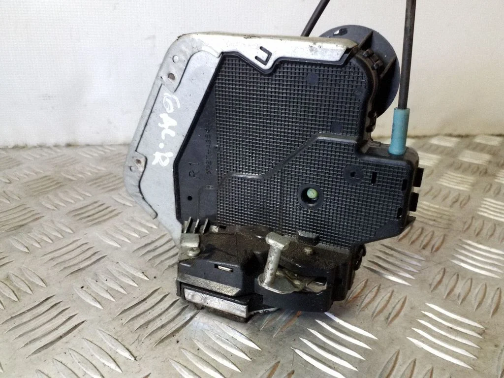 Rear door lock – right