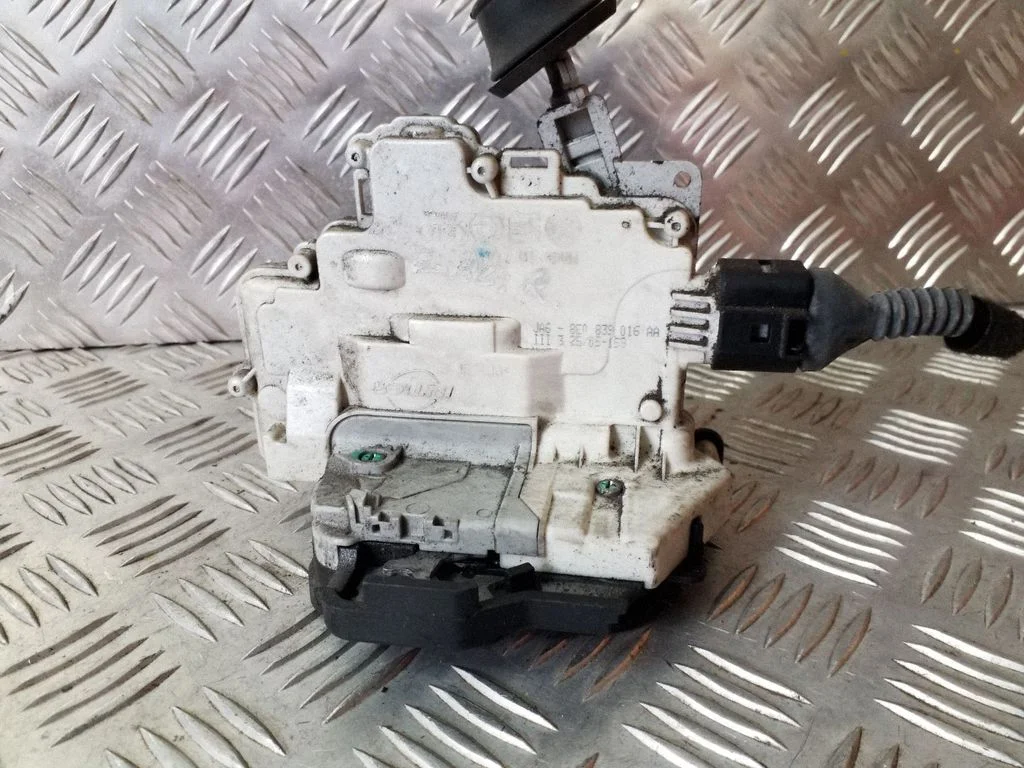 Zamek drzwi tylnych – Audi A4 S4 B7 8E 8H (2005-2008)