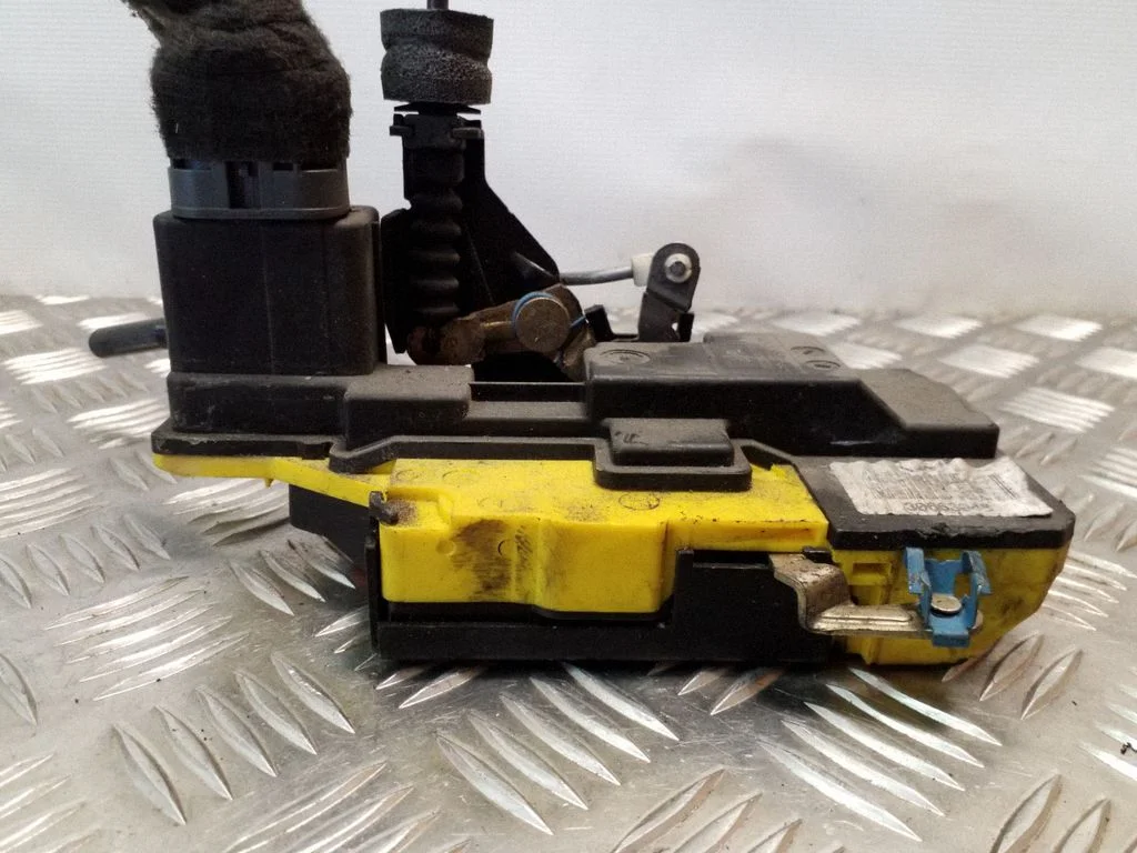 Rear door lock 30663048