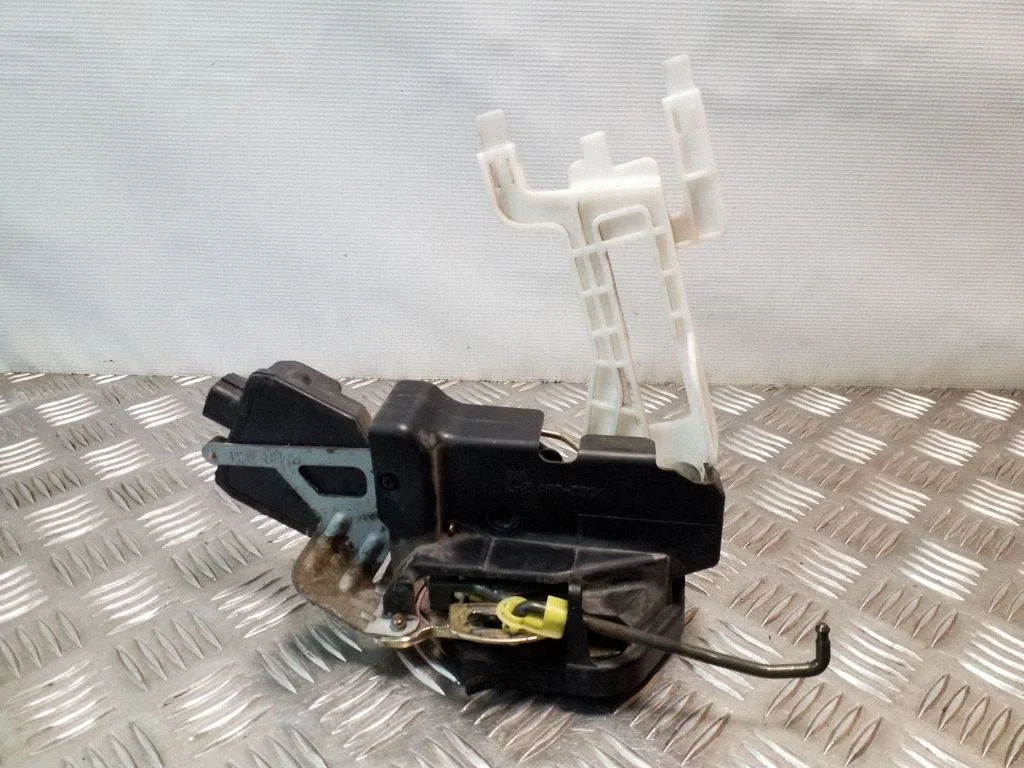 Rear door lock – left