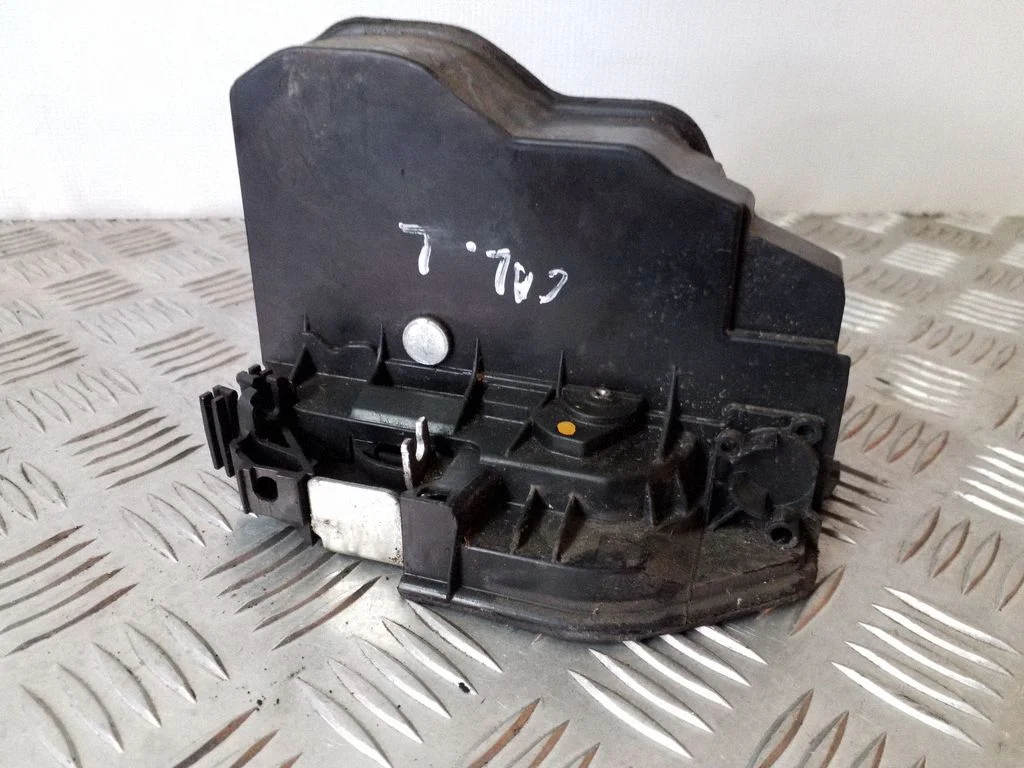 Aizmugurējo durvju slēdzene 7202147