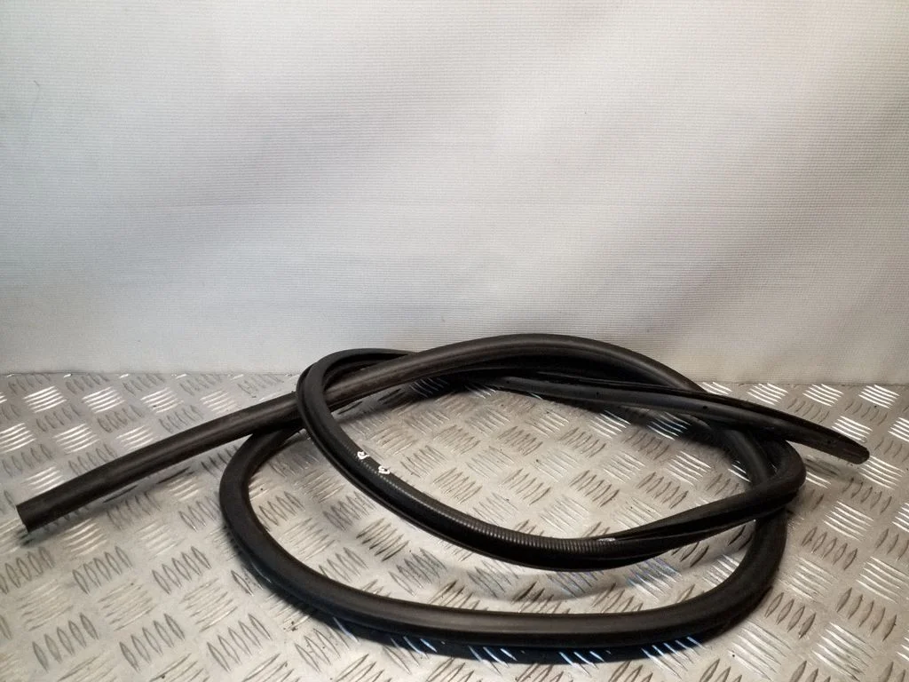 Tagaukse tihend (kere pool) – Lexus RX III (2008-2015)