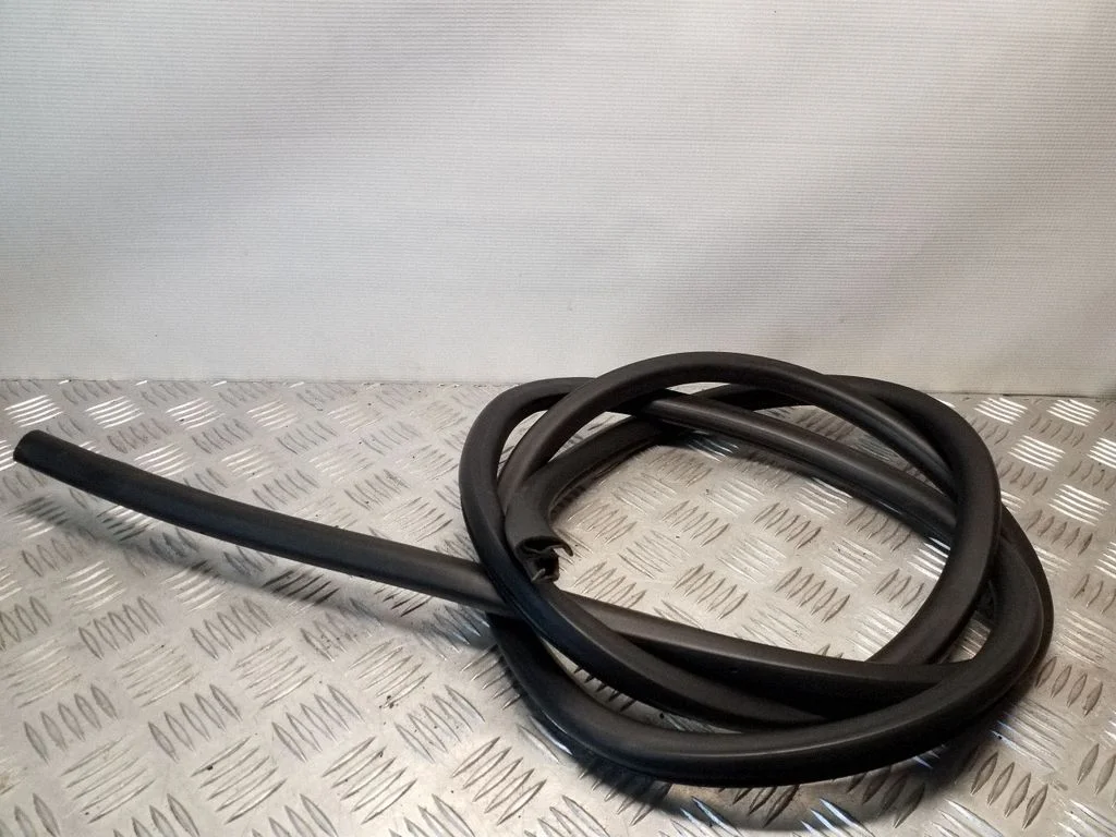 Tagaukse tihend (kere pool) – Lexus RX III (2008-2015)