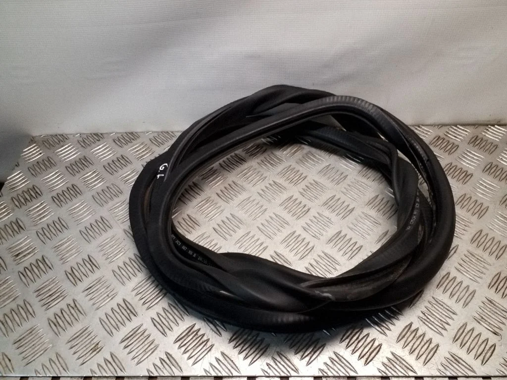 Rear door rubber seal (on body) – Volkswagen Passat CC (2008-2016)