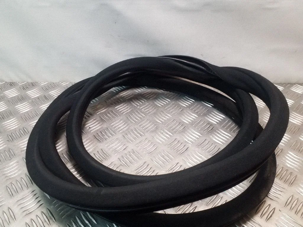 Tagaukse tihend (kere pool) – Mercedes-Benz S-klass W221 (2005-2013)
