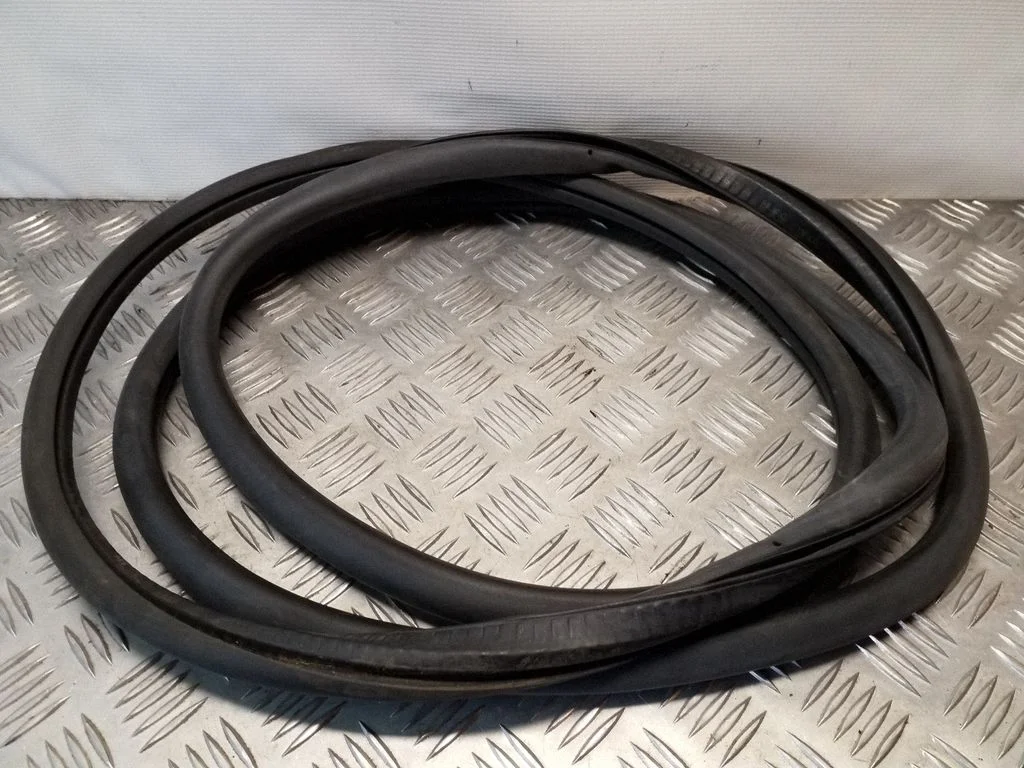 Tagaukse tihend (kere pool) – Volkswagen Touareg I (2002-2010)