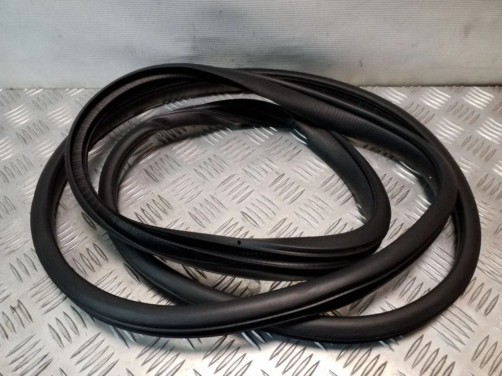 Tagaukse tihend (kere pool) – Mazda 6 (2008-2013)