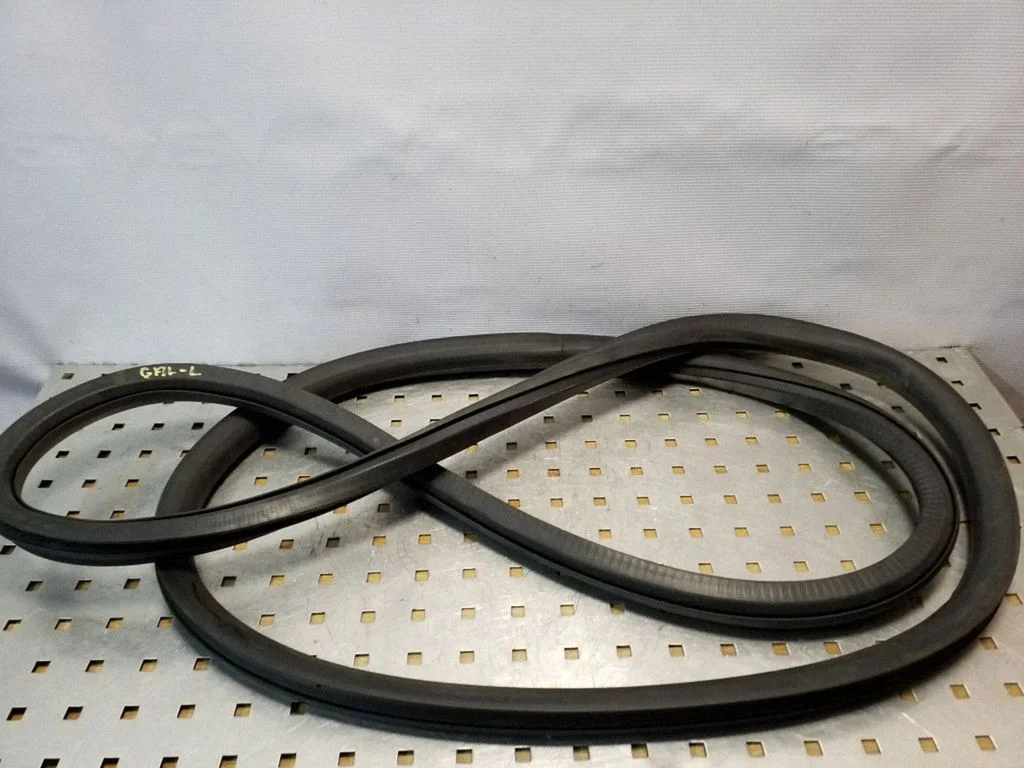Uszczelka drzwi tylnych (na karoserii) 5P0867367