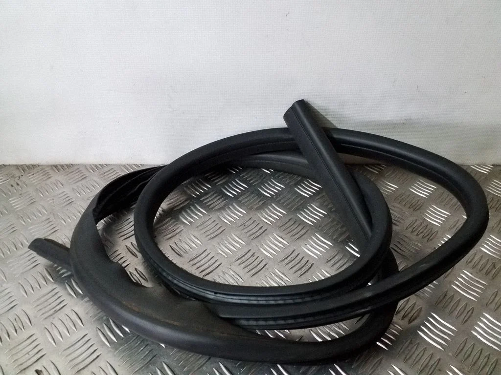 Tagaukse tihend (kere pool) – parem