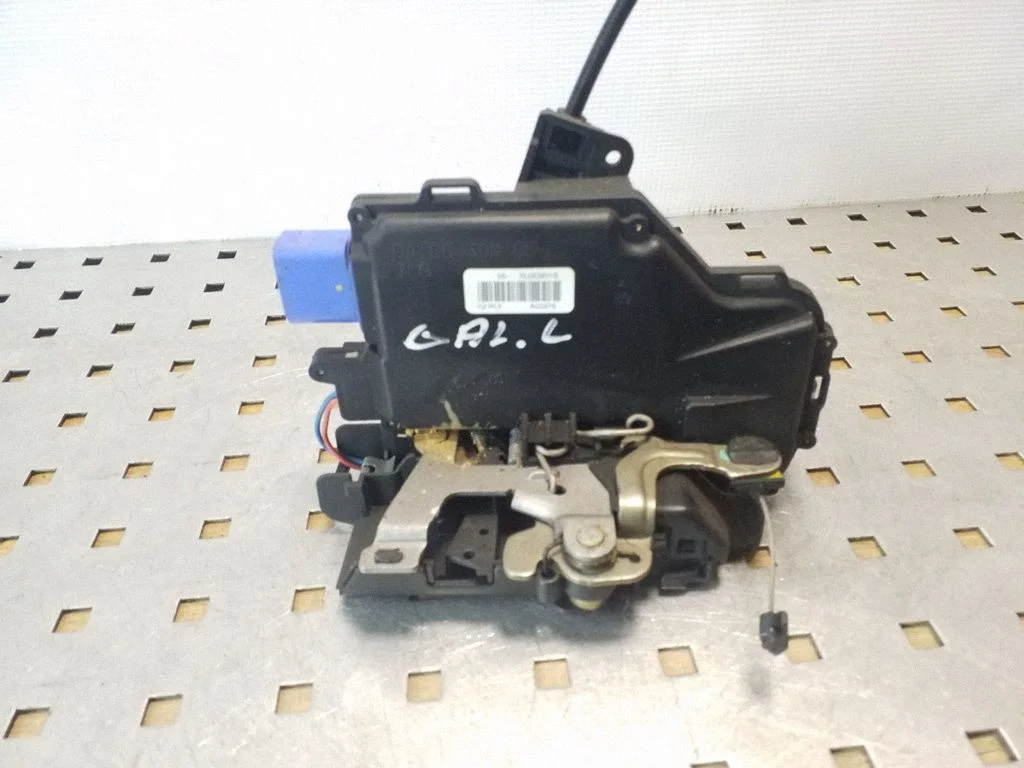 Zamek drzwi tylnych 057L0839015