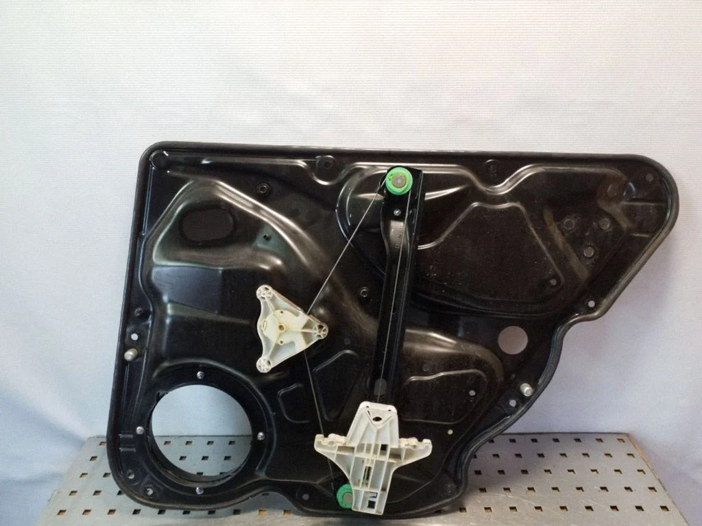 Aizmugurējā el. loga pacēlāja mehānisms bez motoriņa 980861106