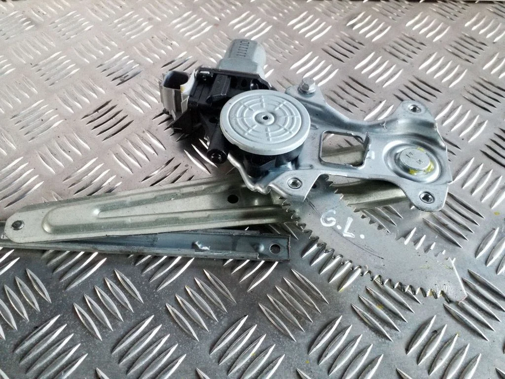 Rear door window regulator with motor – Nissan Juke I F15 (2010-2018)