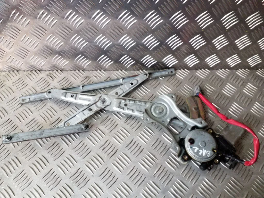 Tagaukse elektriline aknatõstuk mootoriga 82731CG010