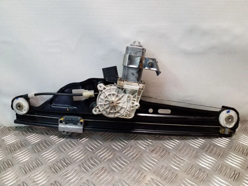 Rear door window regulator with motor – BMW 5 Series E60 E61 (2004-2010)