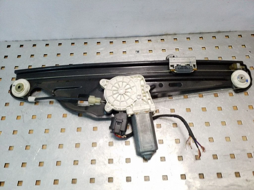 El. loga pacēlāja mehānisma komplekts 7034387S