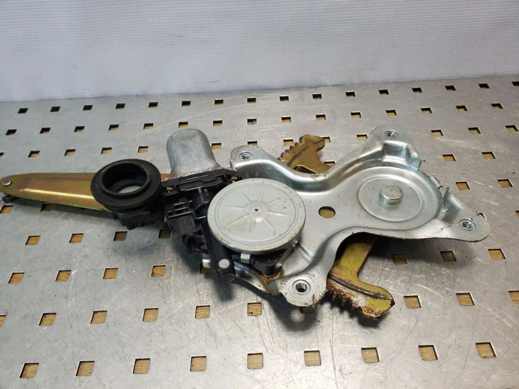 El. loga pacēlāja mehānisma komplekts – Toyota Land Cruiser (J120) (2002-2009)
