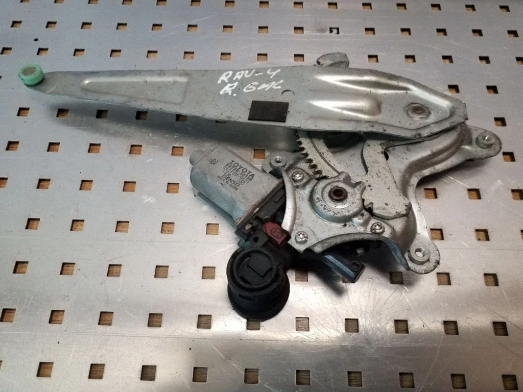 El. loga pacēlāja mehānisma komplekts – Toyota RAV 4 (XA20) (2000-2005)