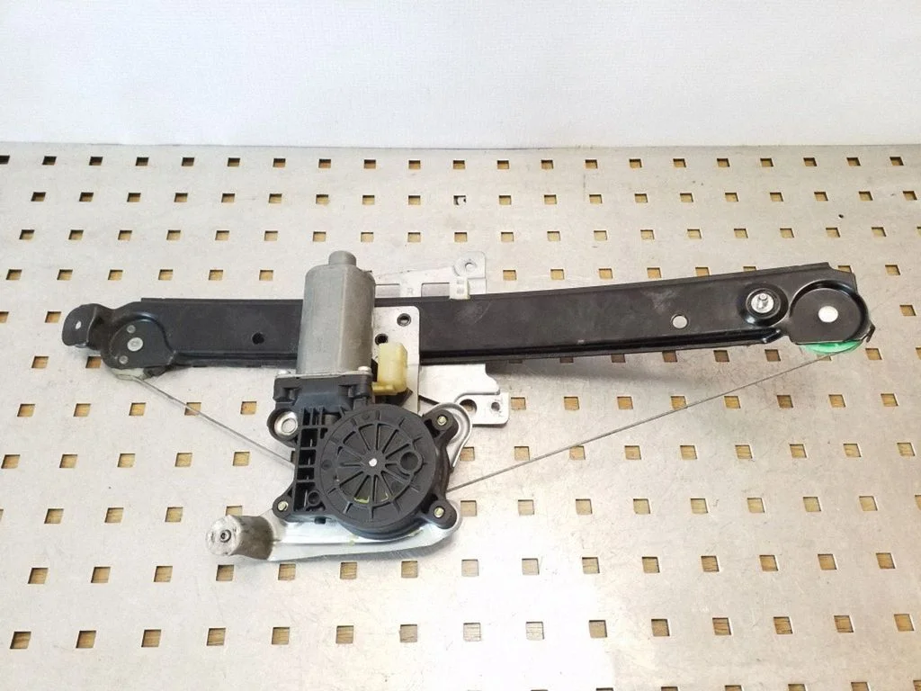 Rear door window regulator with motor 5162