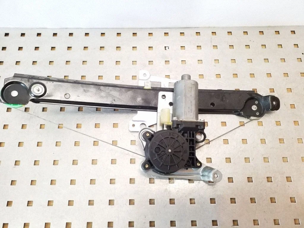 Rear door window regulator with motor 5162
