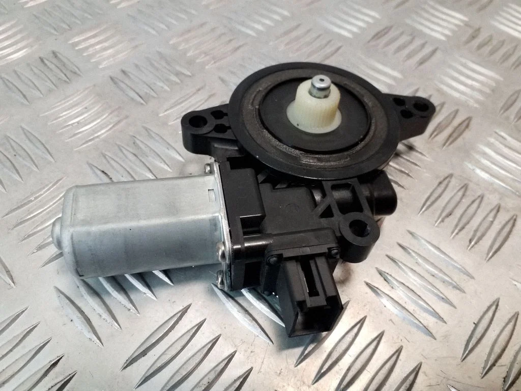 Rear door window regulator motor – Mazda 6 (2008-2013)