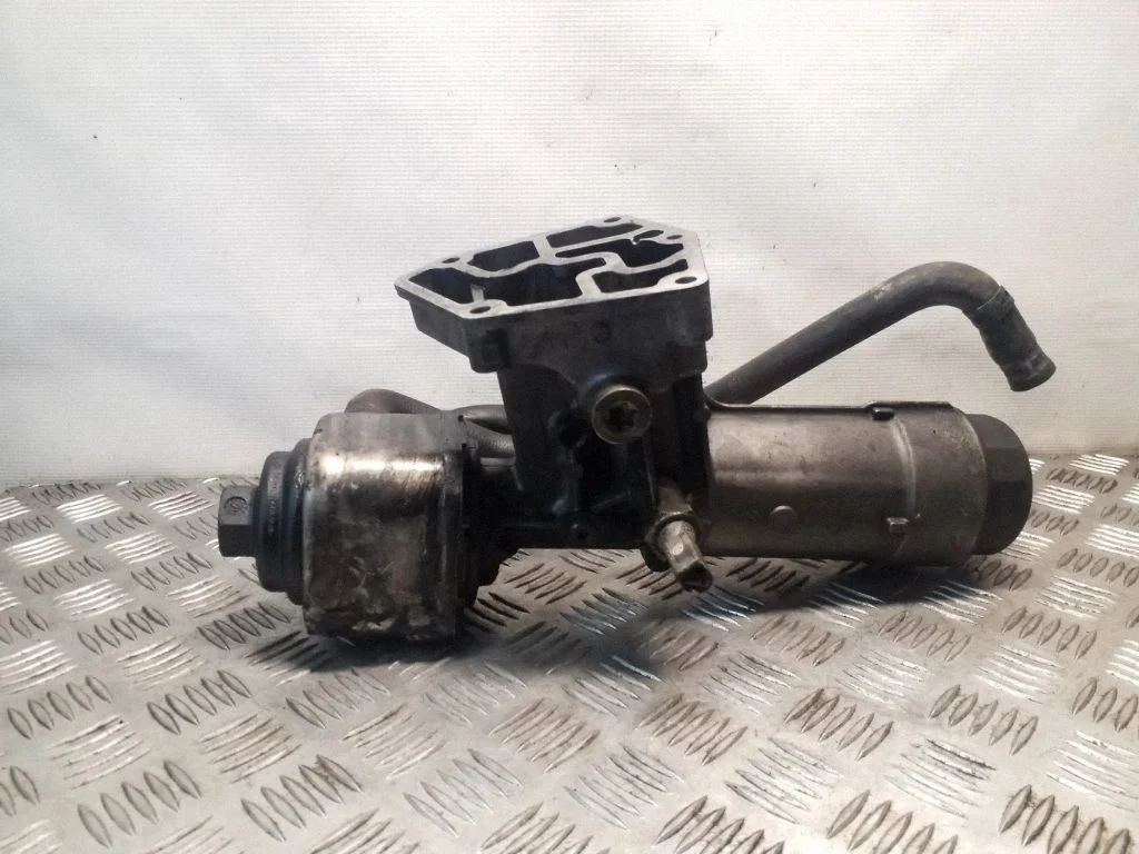 Eļļas filtra turētājs/dzesētājs 038115389B