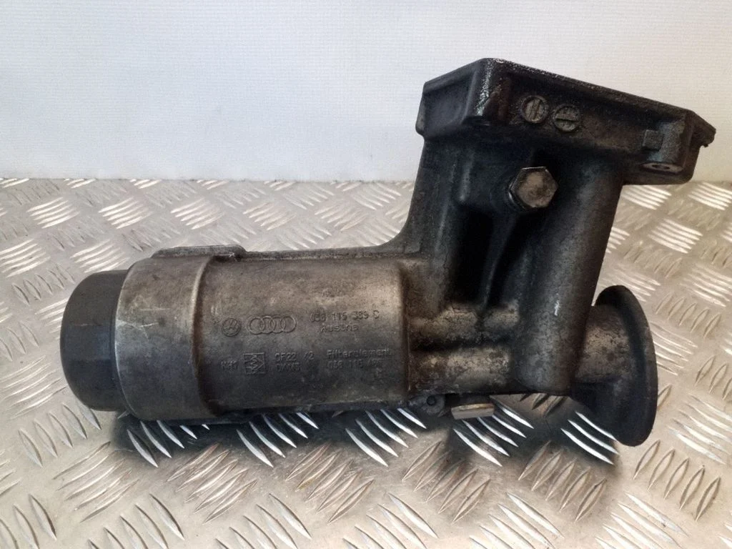 Oil filter mounting bracket 038115389C