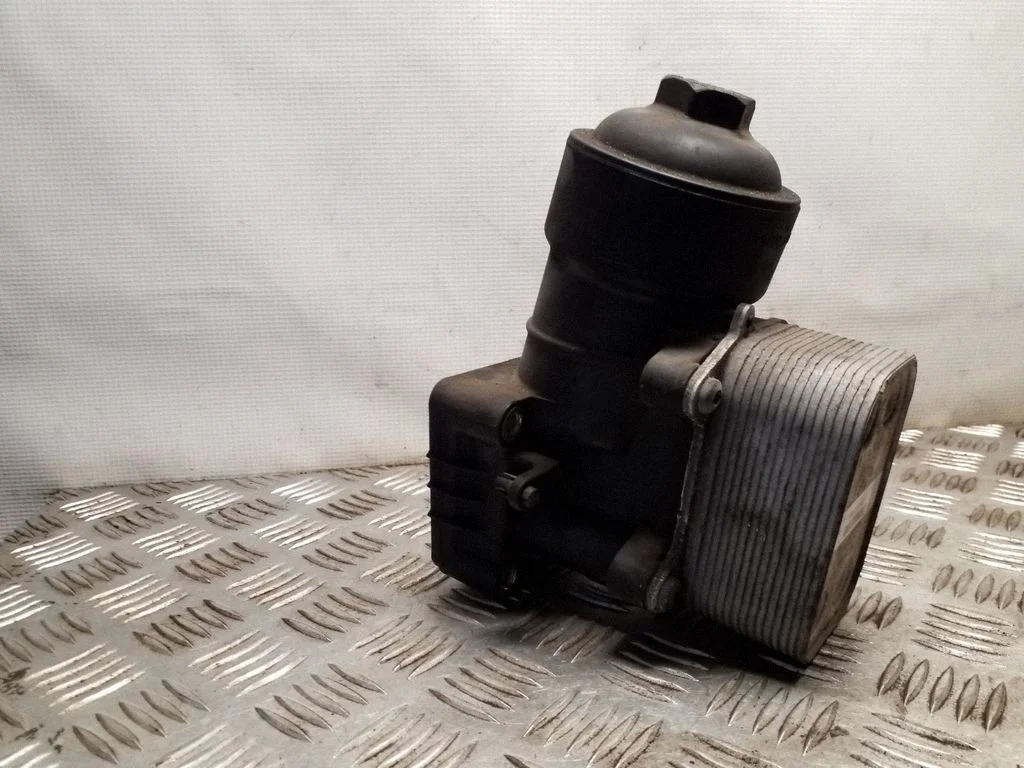 Oil filter mounting bracket – Skoda Superb B8 (3V) (2015-2024)